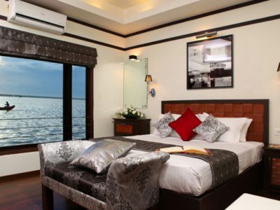 Luxury Houseboat Alleppey